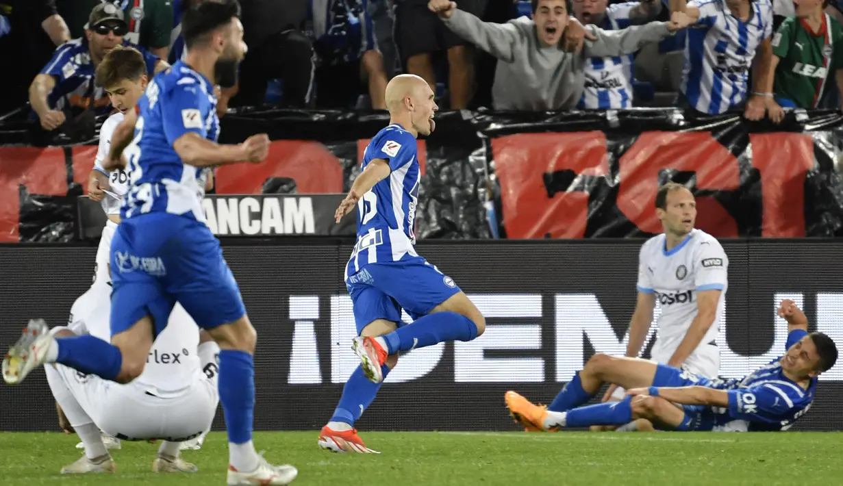 Sementara Jon Guridi mencetak dua gol untuk Deportivo Alaves. (Ander Gillenea / AFP)