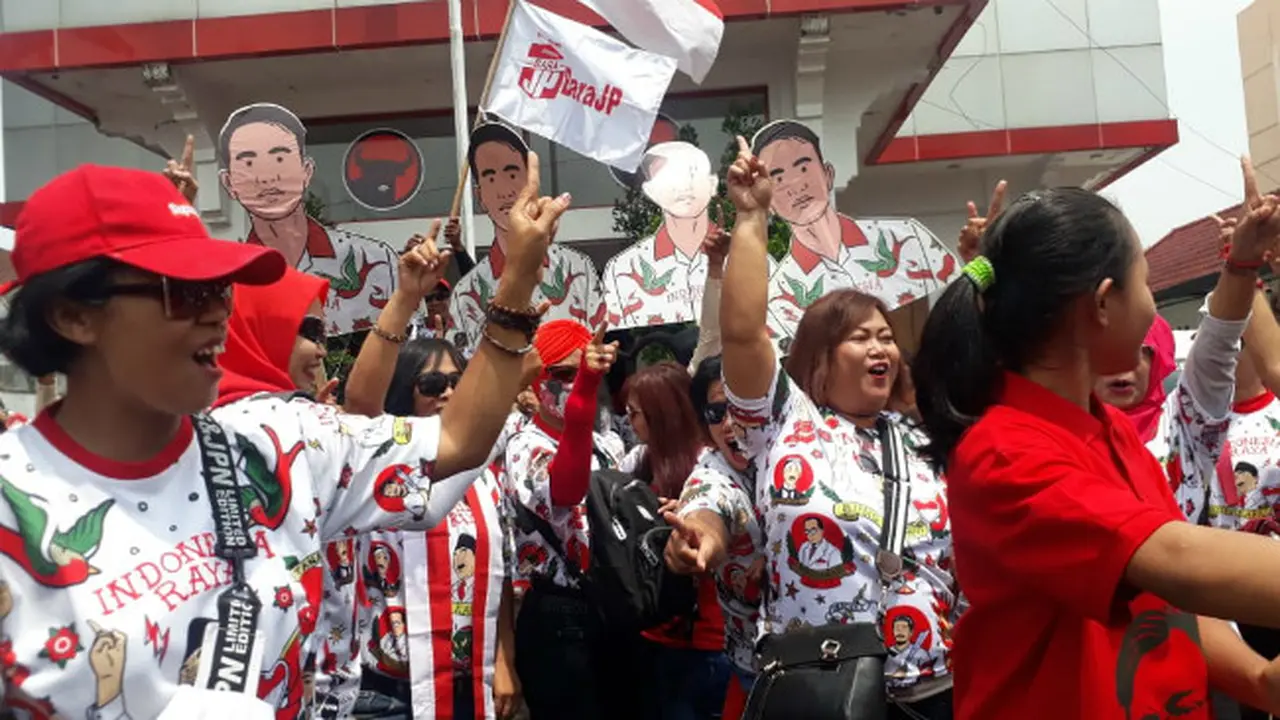 Relawan Antar Gibran Rakabuming Raka Daftar Cawalkot ke PDIP Jawa Tengah
