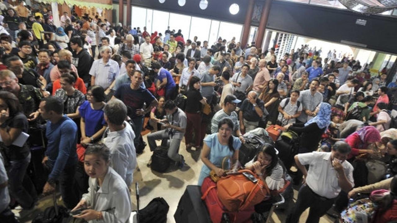 Imbas kebakaran, penumpang menumpuk di Terminal 2D Soekarno-Hatta