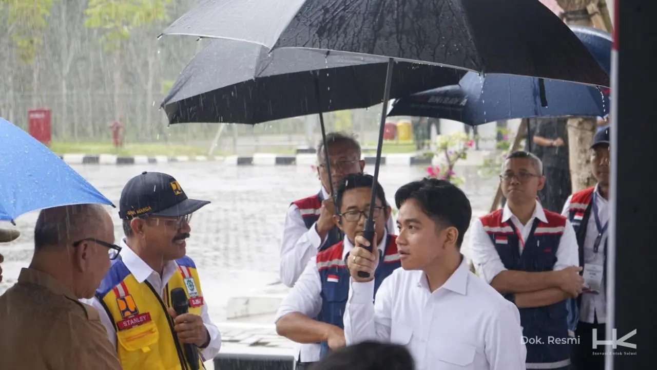 Wakil Presiden Republik Indonesia, Gibran Rakabuming Raka, melakukan kunjungan kerja ke Kantor Cabang Tol Tanjungpura, Jalan Tol Binjai–Langsa sepanjang 38,5km pada hari ini, Selasa (24/12).