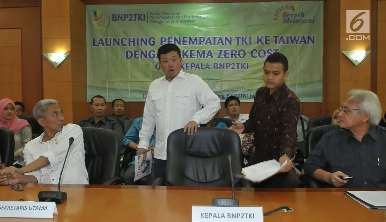 Kepala BNP2TKI, Nusron Wahid (tengah) saat launching penempatan TKI ke Taiwan di Jakarta, Senin (12/6). BNP2TKI luncurkan skema penempatan/pengiriman TKI Caregiver ke Taiwan secara Zero Cost alias tanpa biaya. (Liputan6.com/Helmi Afandi)