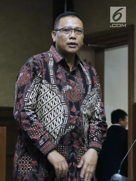 Dudy Jocom usai menjalani sidang dakwaan di Pengadilan Tipikor, Jakarta, Rabu (11/7). Dudy didakwa pada kasus dugaan korupsi pengadaan dan pelaksanaan pembangunan kampus IPDN Provinsi Sumatera Barat di Kab Agam TA 2011,. (Liputan6.com/Helmi Fithriansyah)
