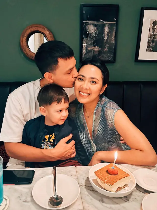Potret Marcell Darwin dan Keluarga (Instagram/@marcelldarwin)