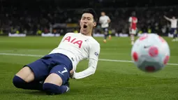 Pemain Asia dengan jumlah gol dan assist terbanyak di Liga Inggris. Dari 232 penampilannya di Liga Inggris selama 7 musim, Son Heung-min menjadi pemain Asia dengan jumlah gol dan assist terbanyak, yaitu 93 gol dan 52 assist. (AP/Matt Dunham)