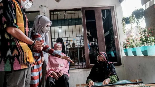 Menparekraf Sandiaga Uno berkunjung ke Rumah Adat Uma Lengge Wawo, Desa Maria, Kecamatan Wawo, Kabupaten Bima, NTB