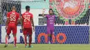 <p>Ekspresi penjaga gawang Persija Jakarta, Andritany Ardhiyasa (kanan) dalam pertandingan lanjutan pekan ke-25 BRI Liga 1 2022/2023 melawan Bhayangkara FC yang berlangsung di Stadion Wibawa Mukti, Cikarang, Jawa Barat, Kamis (16/2/2023). (Bola.com/Ikhwan Yanuar)</p>