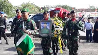 Prosesi pemakaman Serda Rikson Edy Candra berlangsung secara militer di Taman Makam Pahlawan Kusuma Bangsa Kota Prabumulih (Dok. Humas Pemkot Prabumulih / Nefri Inge)