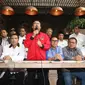 Plh Ketua DPD PDIP DKI Bambang DH memberi keterangan usai menggelar pertemuan bersama tujuh partai politik di Jakarta, Senin (8/8). Tujuh parpol sepakat membentuk 'Koalisi Kekeluargaan' untuk bertarung di Pilgub DKI 2017. (Liputan6.com/Immanuel Antonius)