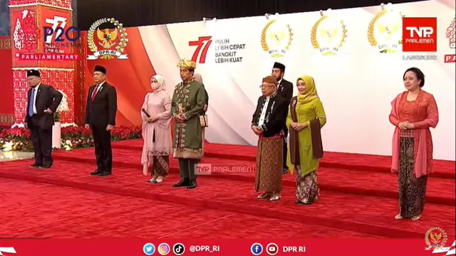 Presiden Joko Widodo (Jokowi) memilih memakai baju adat Paksian dari Bangka Belitung yang dipakai pada pidato kenegaraan pada 16 Agustus 2022.