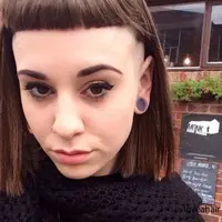 Perlu diketahui bahwa potong poni kependekan bukanlah hal yang perlu disesali berlarut-larut. Kenapa? (Sumber foto: pinterest.com)