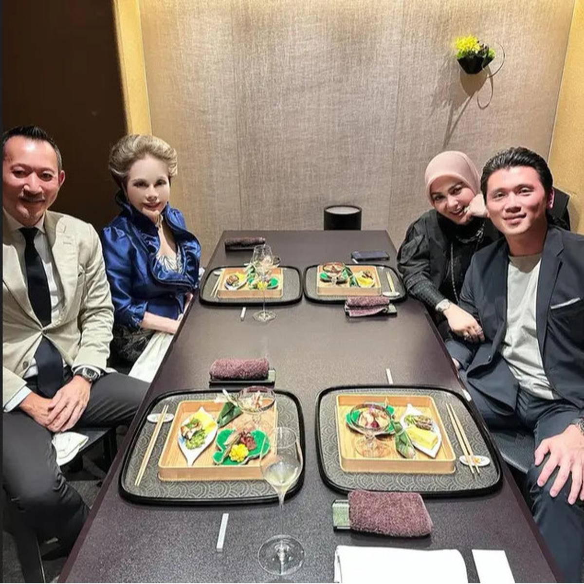 Gaya Syahrini dan Dewi Soekarno saat Makan Bersama, Glamor dengan Karakter Kuat yang Tak Terlupakan