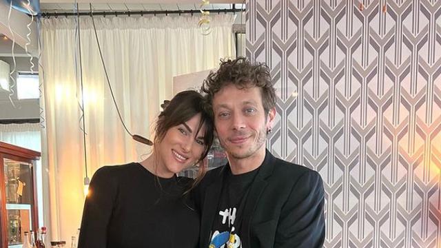 Pasangan Valentino Ross, Francesca Sofia Novello baru saja melahirkan anak pertama mereka yang diberi nama Giulietta Rossi. (Instagram @valeyellow46)