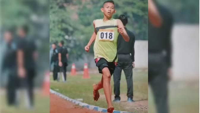 Tanpa sepatu, A Rizal Akbar meraih medali emas di cabang lari 1000 meter (Times Indonesia/NU Online)
