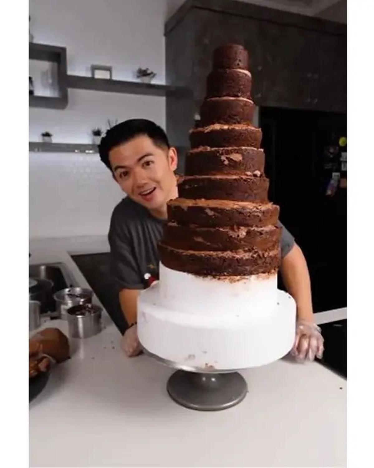 6 Potret Nicky Tirta Bikin Kue Pohon Natal Ukuran Besar, Memukau Sayang Dimakan