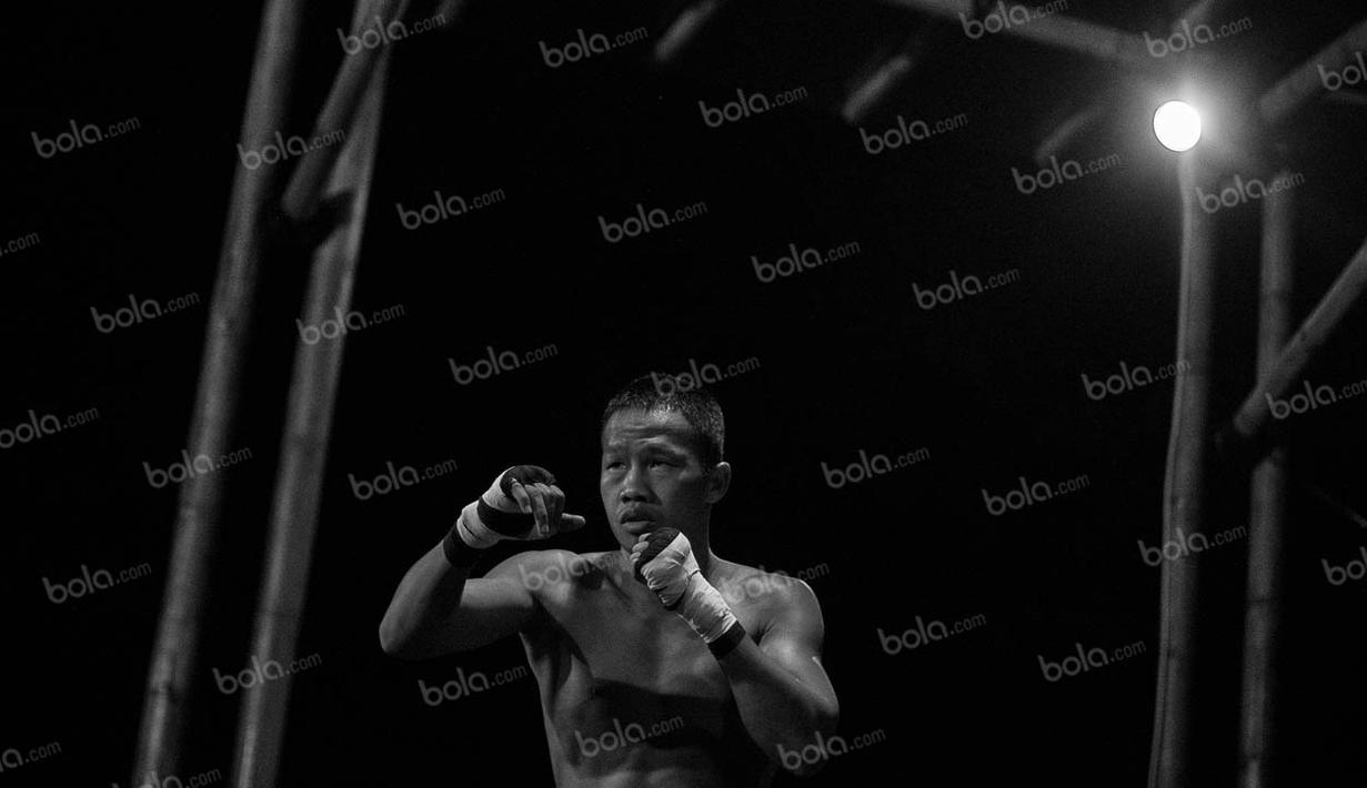 Pada latih tanding terakhir ini, Daud Yordan memusatkan konsentrasi untuk menjaga kondisi stamina dan juga pertahanan. (Bola.com/Vitalis Yogi Trisna)