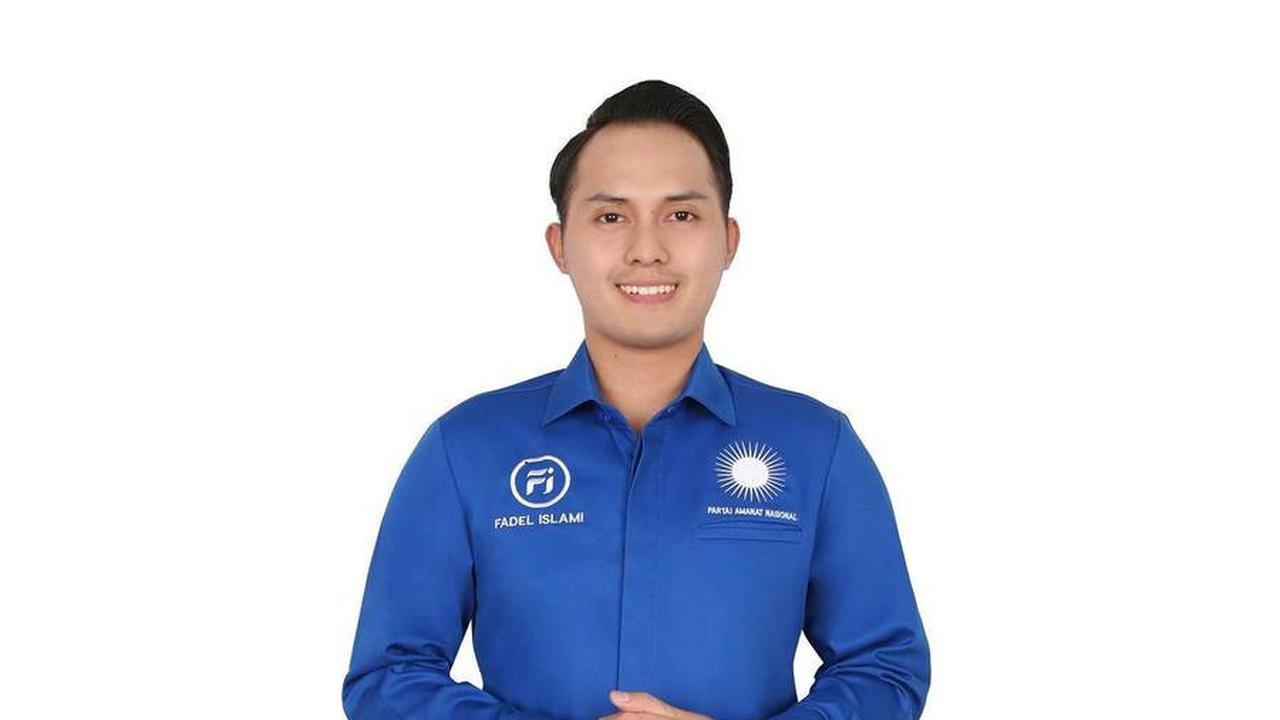Kabar keberhasilan Fadel disampaikan oleh PAN dan Muzdalifah dengan bangga.