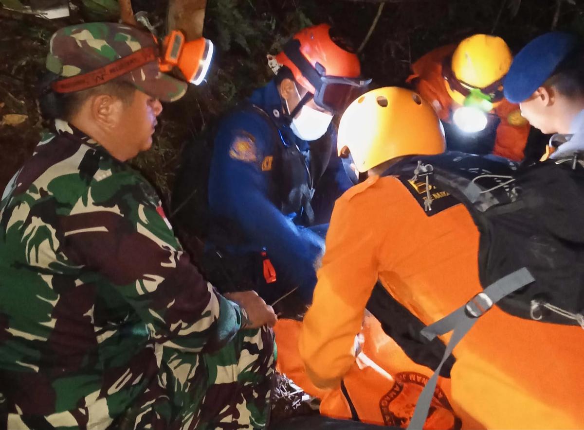 FOTO: TNI AD Kerahkan 209 Personel Evakuasi Helikopter Hilang di Sekadau