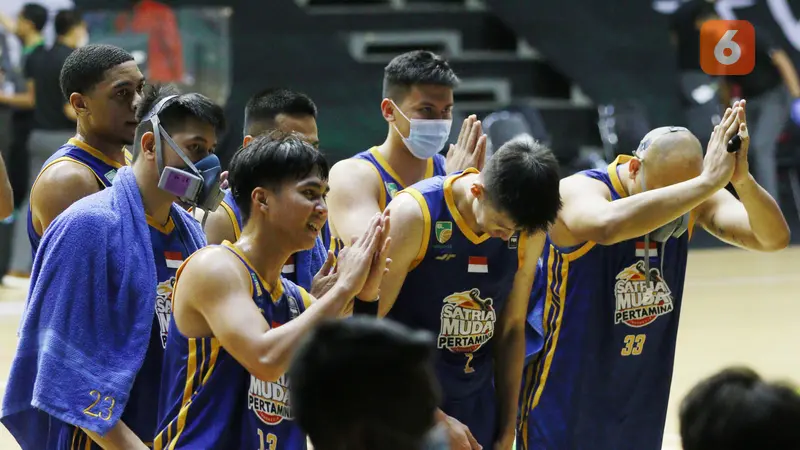 Foto: Terlalu Digdaya, Satria Muda Pertamina Gilas Rans PIK Basketball di IBL 2022