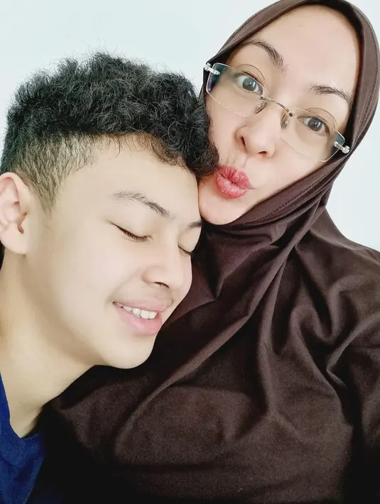 Angelina Sondakh dan Keanu Massaid (Instagram/keanu_massaid)