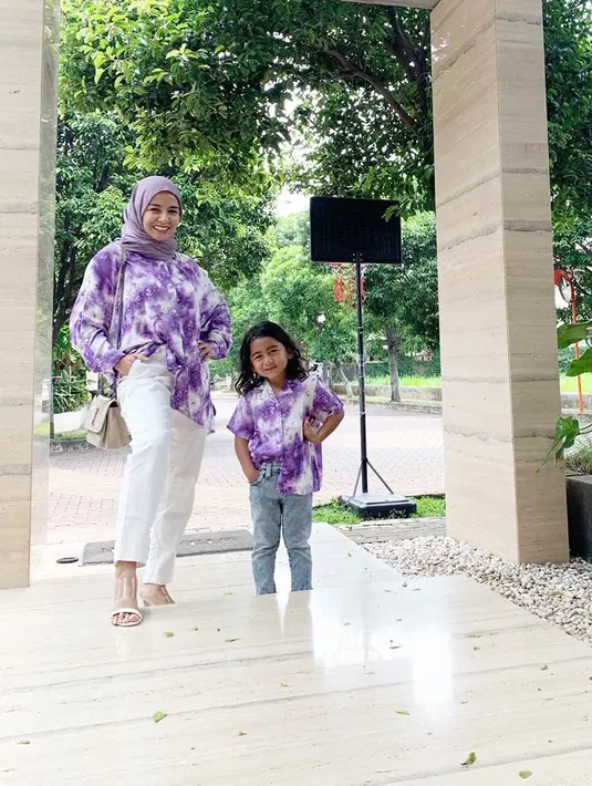 Bukan hanya itu, bagi Meisya untuk liburan sekarang ini harus benar-benar memperhatikan banyak hal. Mulai dari mencari tempat yang aman, waktu dan kendaraan yang akan digunakan. (Instagram/meisya_siregar)