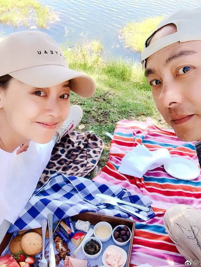 6 Potret Terbaru Dicky Cheung Pemeran Kera Sakti Bersama Istri, 18 Tahun Bersama