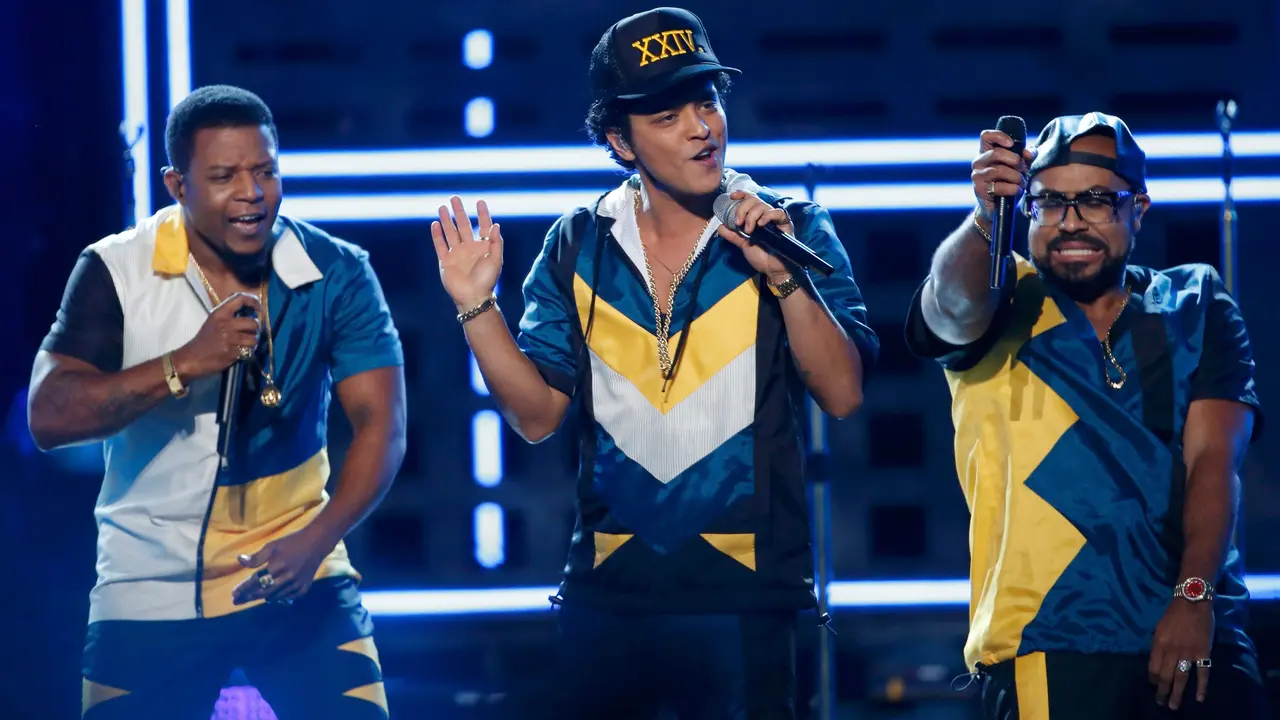20161120-Bruno Mars Jadi Pembuka AMA-Los Angeles
