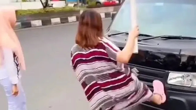 7 Momen Emak-Emak Kalau Lagi Ngamuk Ini Ngeri Banget, Bikin Takut!
