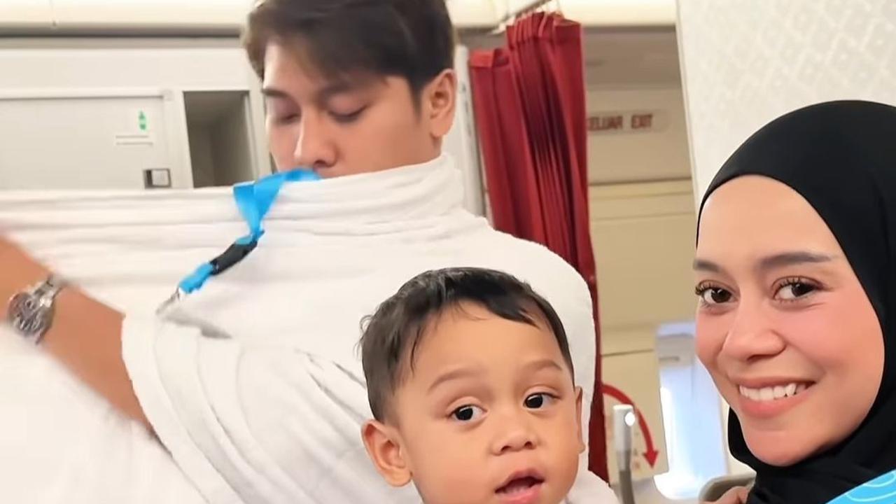 Tak sedikit pula netizen yang ikut mendoakan keluarga pasangan Lesti Kejora dan Rizky Billar.<br>