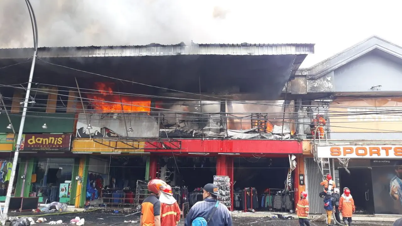 Baru Buka, Ruko Perlengkapan Olahraga di Kota Malang Dilalap Api