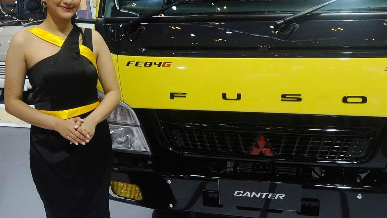 Selanjutnya, ada pula Canter 60th Years Special Edition. Kendaraan yang dibekali berbagai fitur modern ini diproduksi untuk .erayakan ulang tahun Canter ke-60.
