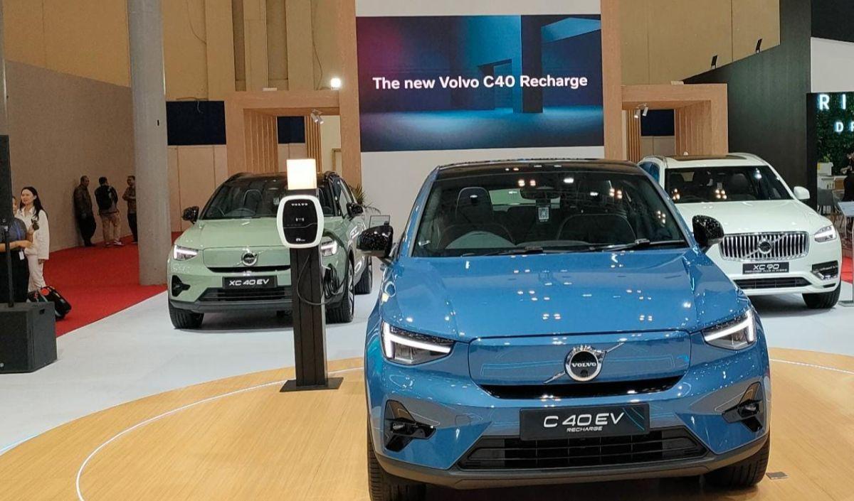 Sejak 2019 Volvo memulai strategi elektrifikasi dengan memasarkan model hybrid, Plug-in hybrid, dan battery electric vehicles (BEV). <br>Strategi ini sejalan ambisi Volvo menjadi perusahaan otomotif yang hanya menjual mobil listrik pada 2030.<br>