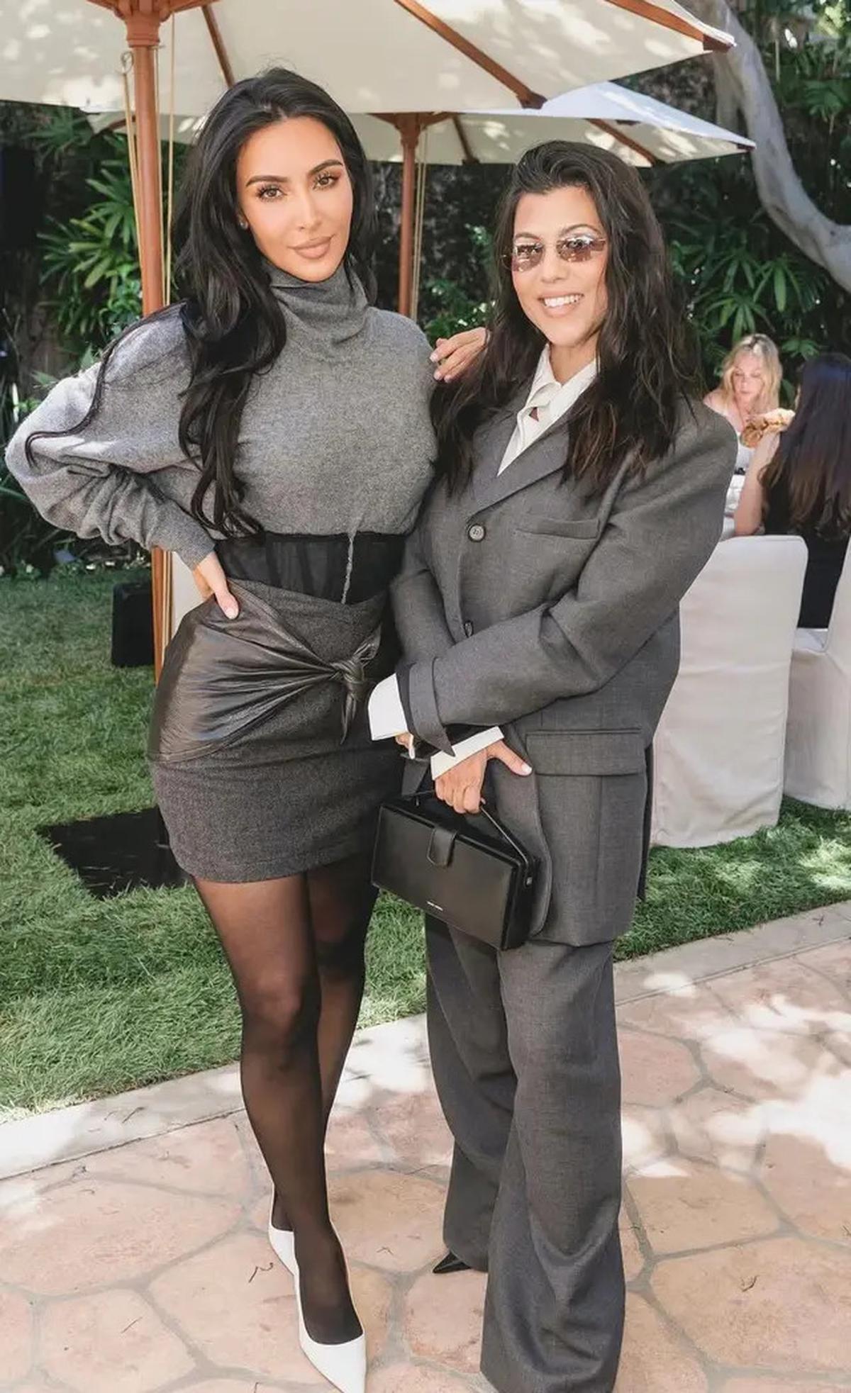 6 Tampilan Kim Kardashian Mengenakan Toga saat Lulus Program Studi Hukum di Usia 44 Tahun