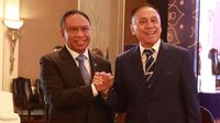 Menpora RI, Zainudin Amali dan Ketua PSSI, Mochamad Iriawan berjabat tangan saat pembukaan Kongres Luar Biasa (KLB) PSSI di Hotel Shangri-La, Jakarta Pusat pada Kamis (16/2/2023). KLB PSSI tersebut untuk memilih satu Ketua, dua Wakil Ketua, dan 12 anggota Komite Eksekutif (Exco) untuk periode 2023-2027. (Bola.com/M Iqbal Ichsan)