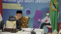 Gubernur Jawa Barat (Jabar) Ridwan Kamil menghadiri doa bersama lintas agama bertajuk #PrayFromHome yang dihadiri juga oleh sejumlah tokoh agama di Indonesia via konferensi video dari Gedung Pakuan, Kota Bandung, Minggu (11/7/2021).