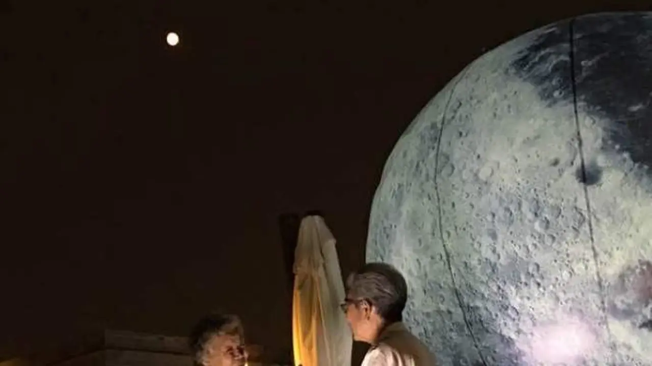 Untuk yang Tercinta, Bulan Pun akan Kubawa ke Hadapannya