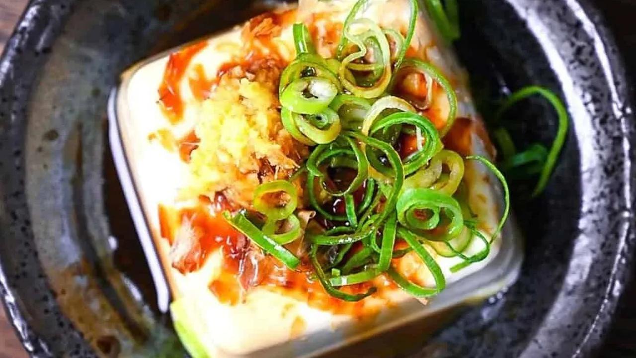 2. Hiyayakko: Tahu Dingin dengan Saus Segar