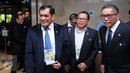 Mantan Ketua Umum PSSI, Nurdin Halid (kiri) saat hadir untuk mengikuti pembukaan Kongres Luar Biasa (KLB) PSSI di Jakarta, Rabu (3/8). Kongres untuk menetapkan agenda pemilihan pengurus baru pada KLB PSSI mendatang. (Liputan6.com/Helmi Fithriansyah)