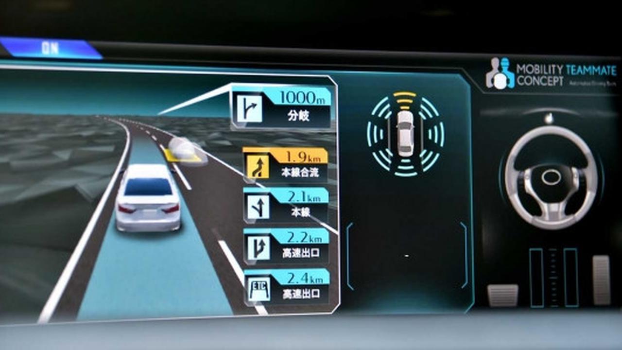 Melihat uji coba Lexus GS450H yang bisa mengemudi sendiri