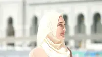 6 Pesona Luna Maya Pakai Hijab, Penampilannya Semakin Anggun dan Tetap Modis