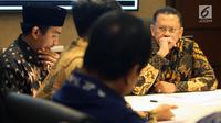 Ketua DPR Bambang Soesatyo menemui musikus di Kompleks Parlemen, Senayan, Jakarta, Senin (28/1). Pertemuan tersebut meminta untuk memprioritaskan Program Legiislasi Nasional (Prolegnas) DPR 2019 dalam RUU Permusikan. (Liputan6.com/Johan Tallo)