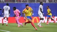Luis Diaz #7 dari Timnas Kolombia merayakan setelah mencetak gol yang dianulir karena offside selama pertandingan babak 32 besar Piala Dunia 2026 antara Kolombia dan Ghana di Stadion Kansas City pada 4 Juli 2026 di Kansas City, Missouri. (David Ramos/Getty Images via AFP)