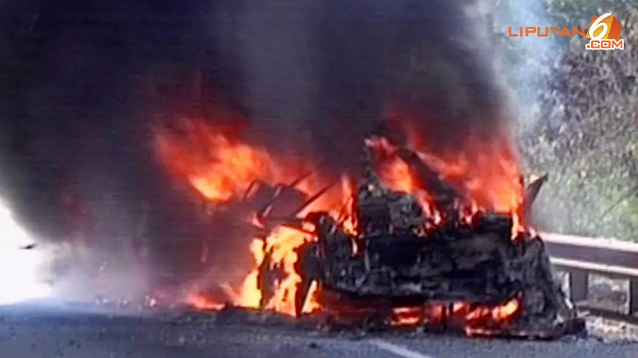 truk-terbakar-130823c.jpg