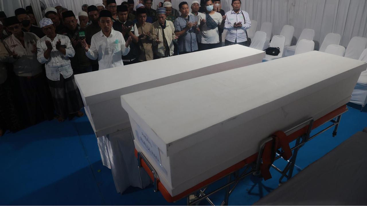 FOTO: 45 Kantong Jenazah Korban Ambruknya Musala Ponpes Al Khoziny Diterima RS Bhayangkara, Proses Identifikasi Terus Berlanjut