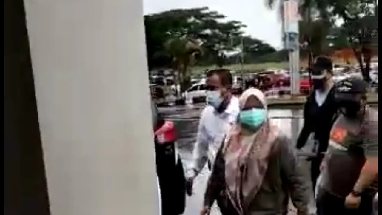 Terjaring OTT KPK, Bupati Kolaka Timur Andi Merya Nur terbang menuju Jakarta, Rabu (22/9/2021).(Liputan6.com/istimewa)