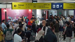 LRT Jabodebek Hadirkan Konser Musik di Stasiun Cawang