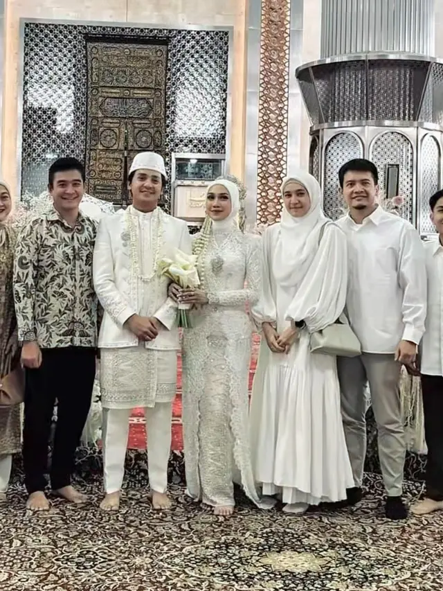 Gaya Couple Artis Hadir di Pernikahan Arbani Yasiz dan Raissa Ramadhani