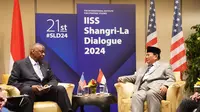 Menteri Pertahanan (Menhan) Prabowo Subianto saat bertemu Menteri Pertahanan AS Lloyd Austin di sela-sela kegiatan IISS Shangri-La Dialogue 2024 di Singapura, Sabtu 1 Juni 2024. (Dok. Tim Prabowo Subianto)