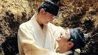 Park Bo Gum dan Kim Yoo Jung di drama Love in the Moonlight. Foto: Soompi