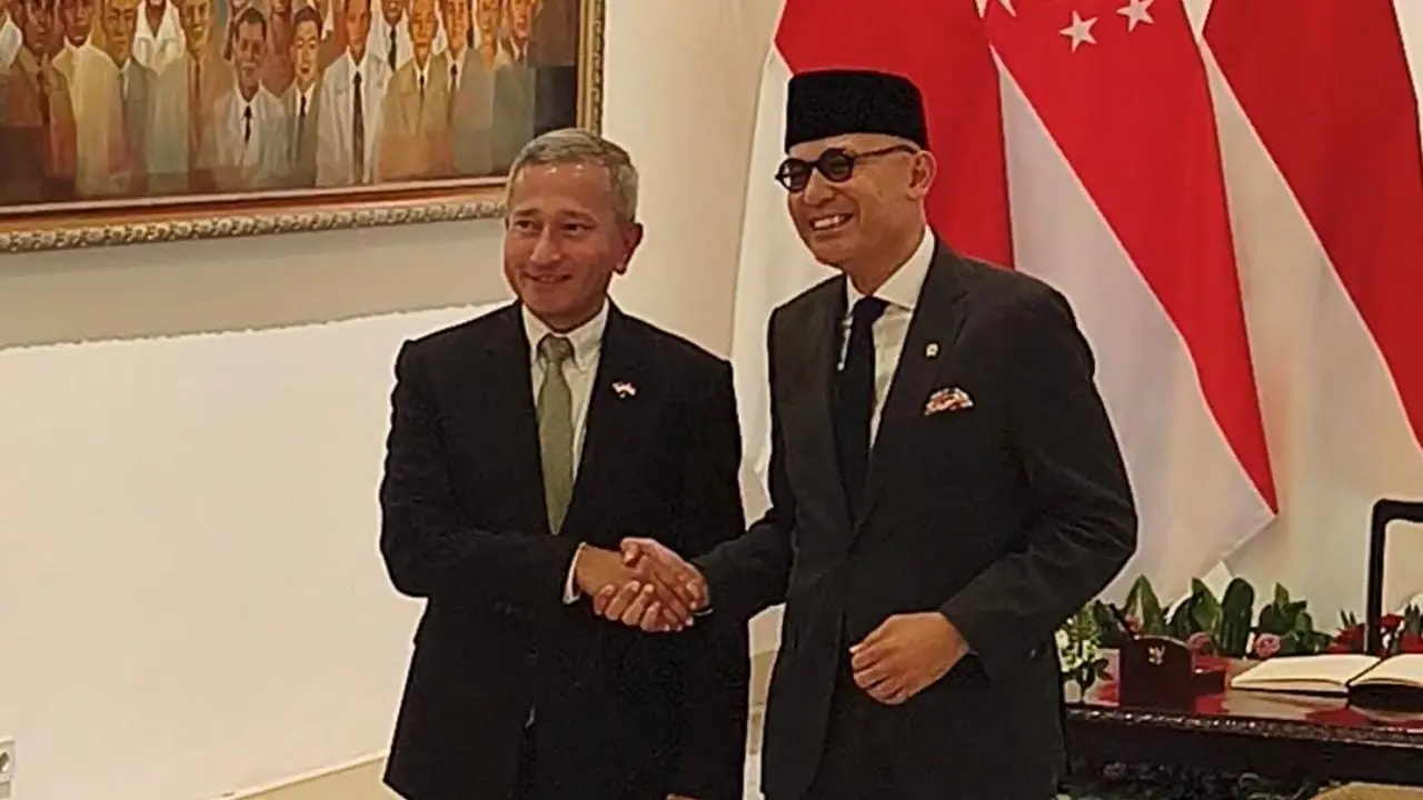 Menteri Luar Negeri Singapura Vivian Balakrishnan dan Menteri Luar Negeri Indonesia Arrmanatha Nasir