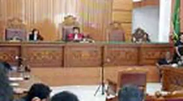 Pengadilan Negeri Jakarta Selatan Senin (31/5) menolak gugatan praperadilan yang dilakukan mantan Kabareskrim Susno Duadji. Majelis Hakim menilai penahanan Susno oleh Polri sah menurut hukum. 